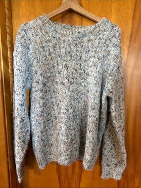 Hem & Thread Heathered Light Gray Crewneck Sweater with Flecks